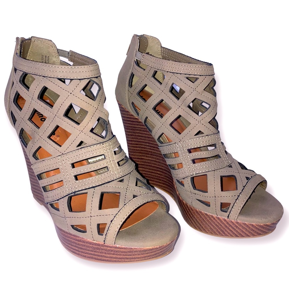 Dollhouse Kendrick Tan Suede Platform Cutout Wedge Heels Size 8M